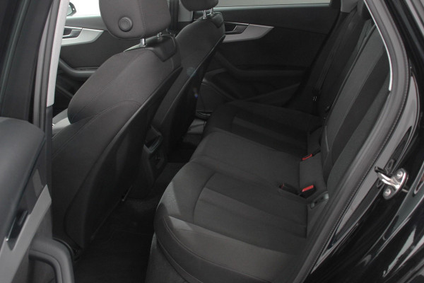 Audi A4 Avant 40 TFSI 204pk S-tronic S-Line Black Edition | Navigatie | Apple Carplay/Android Auto | Adaptive Cruise Control | Parkeersensoren | Camera | Dodehoek Assistent | Elektrische Achterklep | Stoelverwarming | Climate Control |