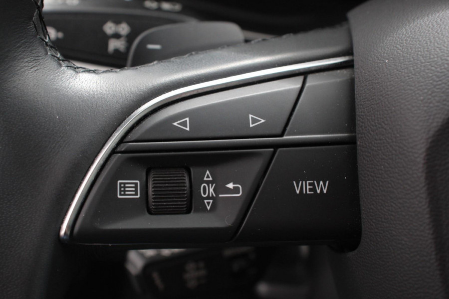 Audi A4 Avant 40 TFSI 204pk S-tronic S-Line Black Edition | Navigatie | Apple Carplay/Android Auto | Adaptive Cruise Control | Parkeersensoren | Camera | Dodehoek Assistent | Elektrische Achterklep | Stoelverwarming | Climate Control |