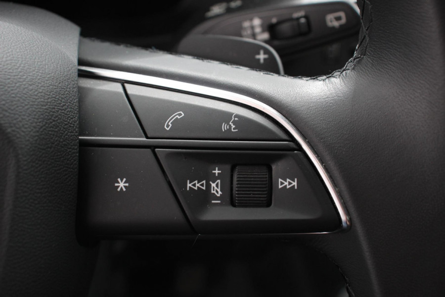 Audi A4 Avant 40 TFSI 204pk S-tronic S-Line Black Edition | Navigatie | Apple Carplay/Android Auto | Adaptive Cruise Control | Parkeersensoren | Camera | Dodehoek Assistent | Elektrische Achterklep | Stoelverwarming | Climate Control |