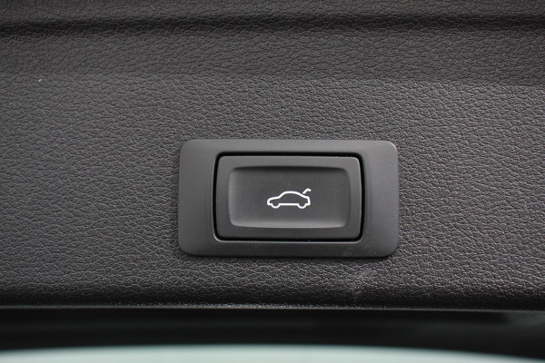 Audi A4 Avant 40 TFSI 204pk S-tronic S-Line Black Edition | Navigatie | Apple Carplay/Android Auto | Adaptive Cruise Control | Parkeersensoren | Camera | Dodehoek Assistent | Elektrische Achterklep | Stoelverwarming | Climate Control |