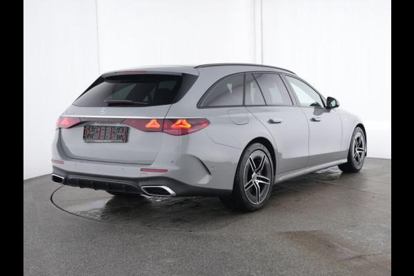 Mercedes-Benz E-Klasse Estate 300 e AMG Plug-In Hybride AMG Line | Night Pakket | MBUX Superscreen | Panorama Schuif-Kanteldak | Head-up-Display | Trekhaak | Distronic. Inclusief 24 maanden MB Certified garantie voor Europa.