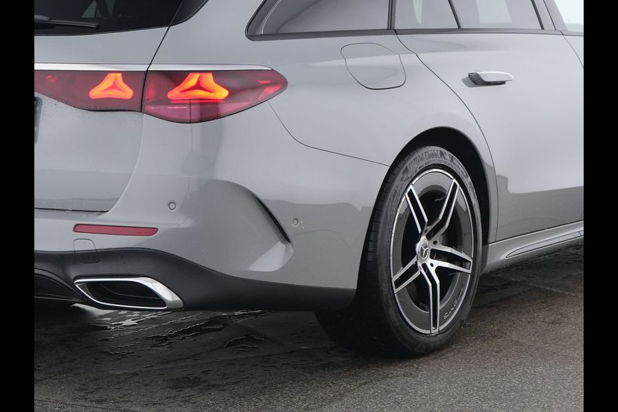 Mercedes-Benz E-Klasse Estate 300 e AMG Plug-In Hybride AMG Line | Night Pakket | MBUX Superscreen | Panorama Schuif-Kanteldak | Head-up-Display | Trekhaak | Distronic. Inclusief 24 maanden MB Certified garantie voor Europa.