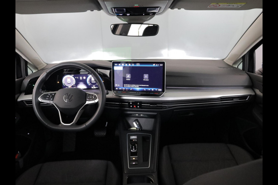 Volkswagen Golf 1.5 eHybrid Life Edition 204 pk Automaat (DSG) | Verlengde garantie | Navigatie via App | Parkeersensoren (Park assist) | Achteruitrijcamera | Stoelverwarming |