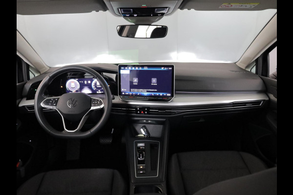 Volkswagen Golf 1.5 eHybrid Life Edition 204 pk Automaat (DSG) | Verlengde garantie | Navigatie via App | Parkeersensoren (Park assist) | Achteruitrijcamera | Stoelverwarming |