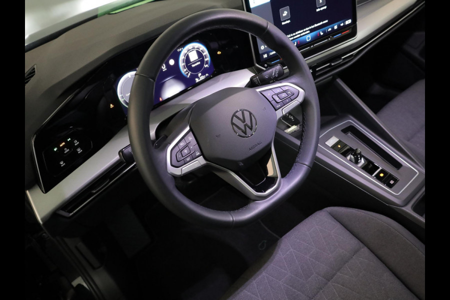 Volkswagen Golf 1.5 eHybrid Life Edition 204 pk Automaat (DSG) | Verlengde garantie | Navigatie via App | Parkeersensoren (Park assist) | Achteruitrijcamera | Stoelverwarming |