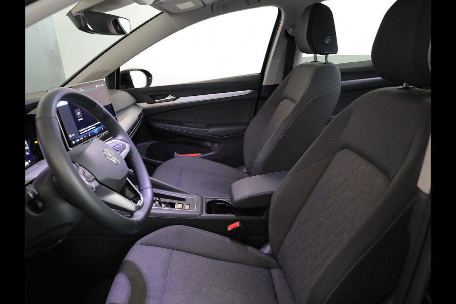 Volkswagen Golf 1.5 eHybrid Life Edition 204 pk Automaat (DSG) | Verlengde garantie | Navigatie via App | Parkeersensoren (Park assist) | Achteruitrijcamera | Stoelverwarming |