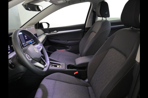 Volkswagen Golf 1.5 eHybrid Life Edition 204 pk Automaat (DSG) | Verlengde garantie | Navigatie via App | Parkeersensoren (Park assist) | Achteruitrijcamera | Stoelverwarming |