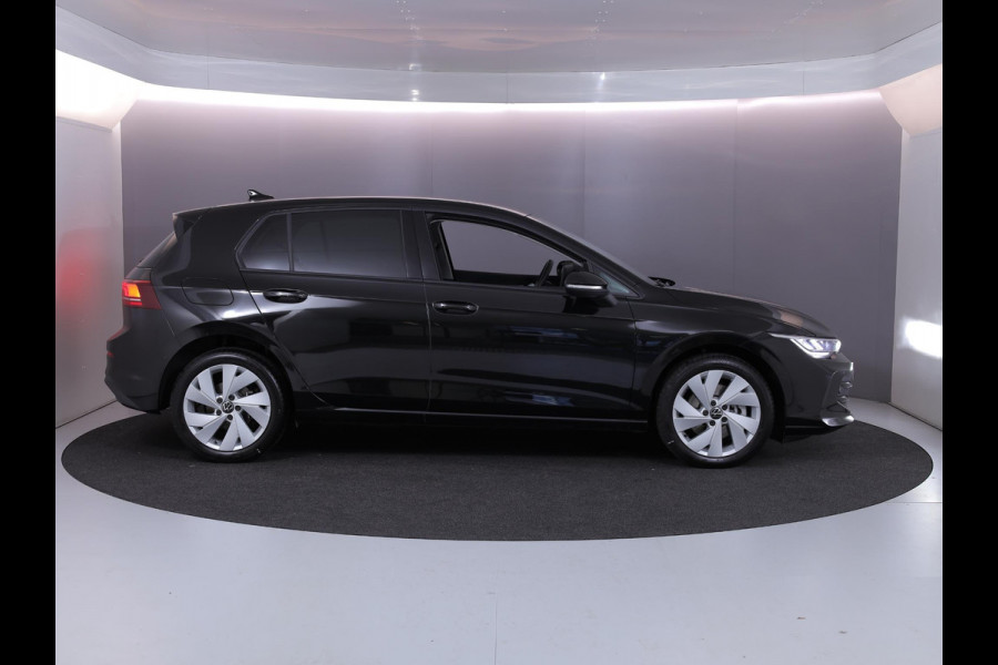 Volkswagen Golf 1.5 eHybrid Life Edition 204 pk Automaat (DSG) | Verlengde garantie | Navigatie via App | Parkeersensoren (Park assist) | Achteruitrijcamera | Stoelverwarming |