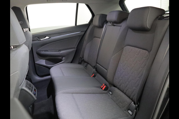 Volkswagen Golf 1.5 eHybrid Life Edition 204 pk Automaat (DSG) | Verlengde garantie | Navigatie via App | Parkeersensoren (Park assist) | Achteruitrijcamera | Stoelverwarming |