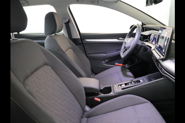 Volkswagen Golf 1.5 eHybrid Life Edition 204 pk Automaat (DSG) | Verlengde garantie | Navigatie via App | Parkeersensoren (Park assist) | Achteruitrijcamera | Stoelverwarming |