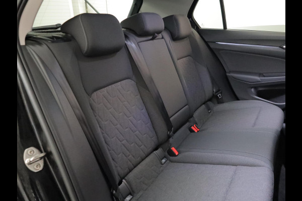 Volkswagen Golf 1.5 eHybrid Life Edition 204 pk Automaat (DSG) | Verlengde garantie | Navigatie via App | Parkeersensoren (Park assist) | Achteruitrijcamera | Stoelverwarming |