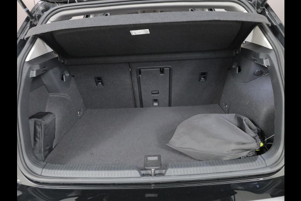 Volkswagen Golf 1.5 eHybrid Life Edition 204 pk Automaat (DSG) | Verlengde garantie | Navigatie via App | Parkeersensoren (Park assist) | Achteruitrijcamera | Stoelverwarming |