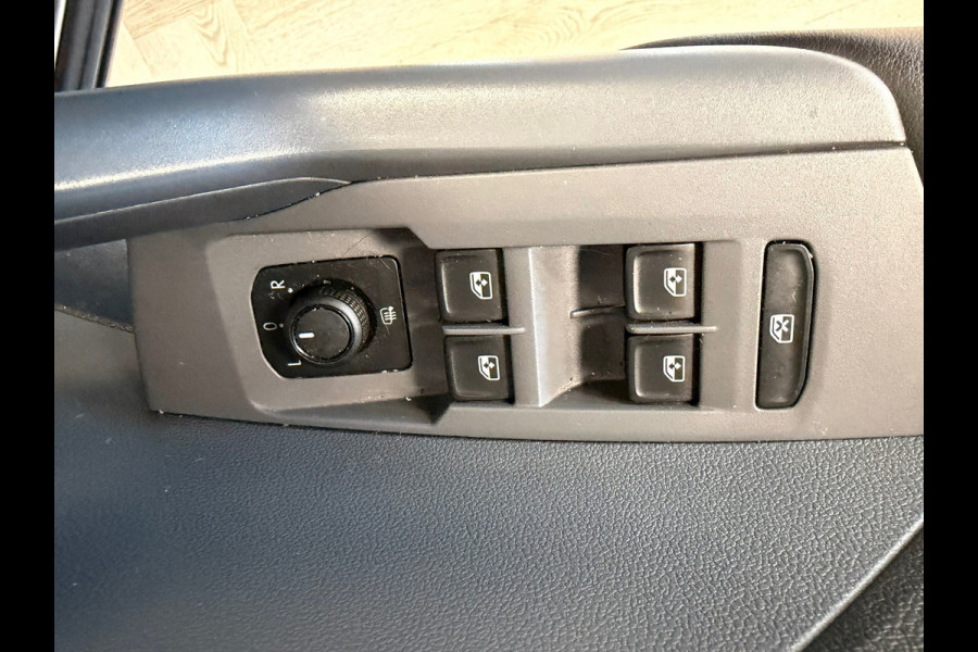 Volkswagen T-Cross 1.0 TSI Style AUT. NAVIGATIE CAMERA APPLE CARPLAY PDC CRUISE STOELVERWARMING KEYLESS-GO START/STOP