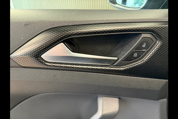 Volkswagen T-Cross 1.0 TSI Style AUT. NAVIGATIE CAMERA APPLE CARPLAY PDC CRUISE STOELVERWARMING KEYLESS-GO START/STOP