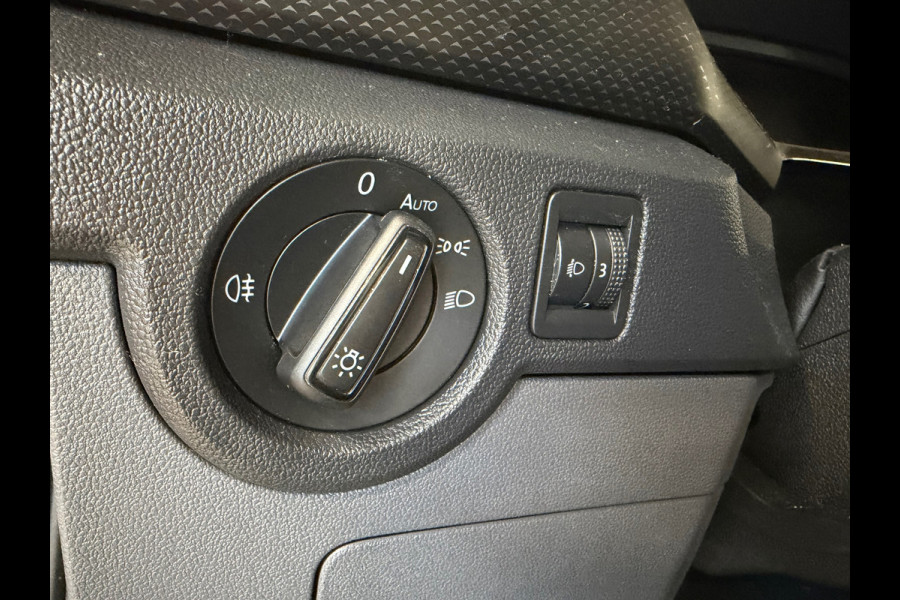 Volkswagen T-Cross 1.0 TSI Style AUT. NAVIGATIE CAMERA APPLE CARPLAY PDC CRUISE STOELVERWARMING KEYLESS-GO START/STOP