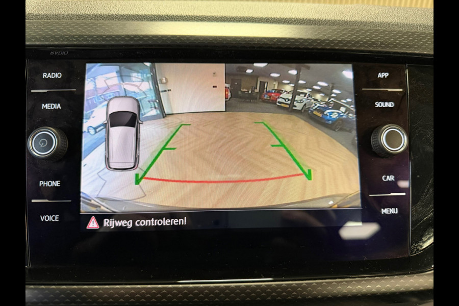 Volkswagen T-Cross 1.0 TSI Style AUT. NAVIGATIE CAMERA APPLE CARPLAY PDC CRUISE STOELVERWARMING KEYLESS-GO START/STOP