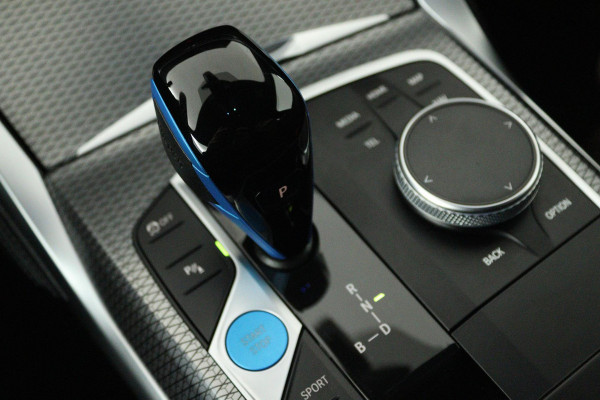 BMW i4 M50 High Executive 84 kWh (STOELVERWARMING, ADAPTIEVE CRUISE CONTROL, NAVIGATIE, CARPLAY)