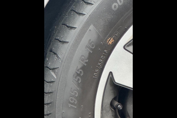 Peugeot 208 1.2 PureTech Active Pack 21.000 KM - Apple CarPlay / Navigatie I Airco I LED I Veiligheid pakket I Dealer onderhouden