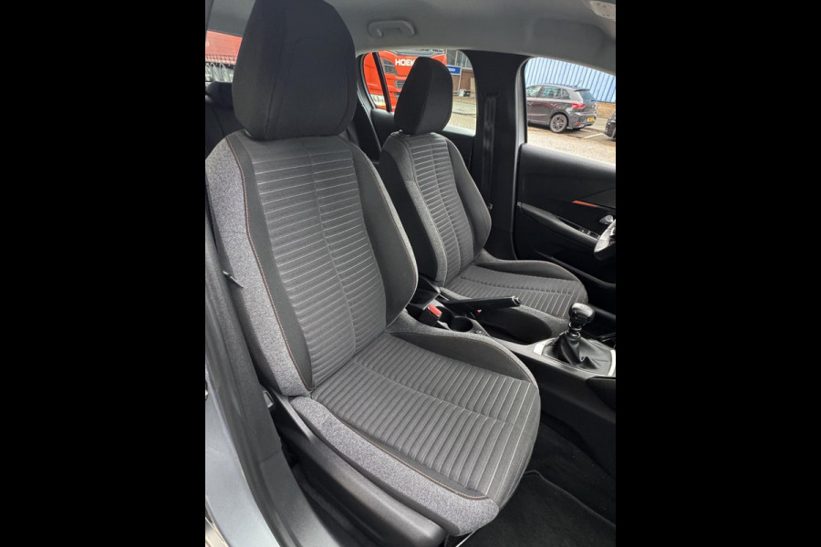Peugeot 208 1.2 PureTech Active Pack 21.000 KM - Apple CarPlay / Navigatie I Airco I LED I Veiligheid pakket I Dealer onderhouden