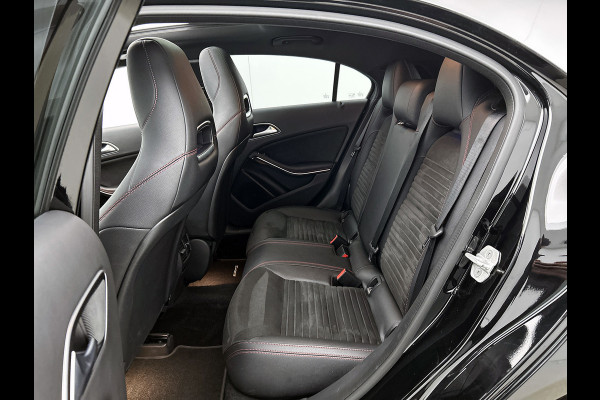 Mercedes-Benz A-Klasse 180 AMG Automaat (Dealer OnderH, NL-auto, Panorama, SfeerV, Harman/ Kardon, Carplay, Navi, Etc)
