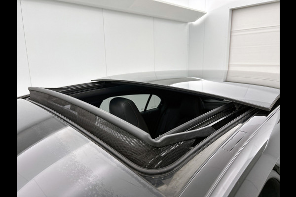 Mercedes-Benz A-Klasse 180 AMG Automaat (Dealer OnderH, NL-auto, Panorama, SfeerV, Harman/ Kardon, Carplay, Navi, Etc)