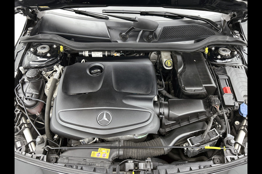 Mercedes-Benz A-Klasse 180 AMG Automaat (Dealer OnderH, NL-auto, Panorama, SfeerV, Harman/ Kardon, Carplay, Navi, Etc)