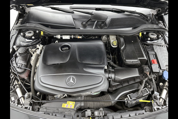 Mercedes-Benz A-Klasse 180 AMG Automaat (Dealer OnderH, NL-auto, Panorama, SfeerV, Harman/ Kardon, Carplay, Navi, Etc)