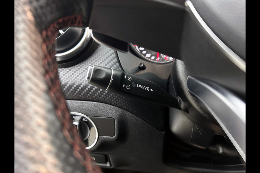 Mercedes-Benz A-Klasse 180 AMG Automaat (Dealer OnderH, NL-auto, Panorama, SfeerV, Harman/ Kardon, Carplay, Navi, Etc)