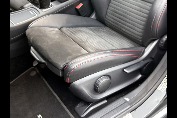 Mercedes-Benz A-Klasse 180 AMG Automaat (Dealer OnderH, NL-auto, Panorama, SfeerV, Harman/ Kardon, Carplay, Navi, Etc)