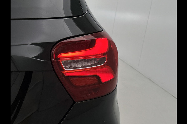 Mercedes-Benz A-Klasse 180 AMG Automaat (Dealer OnderH, NL-auto, Panorama, SfeerV, Harman/ Kardon, Carplay, Navi, Etc)