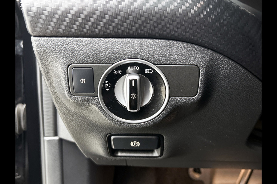 Mercedes-Benz A-Klasse 180 AMG Automaat (Dealer OnderH, NL-auto, Panorama, SfeerV, Harman/ Kardon, Carplay, Navi, Etc)