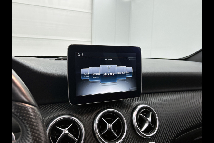 Mercedes-Benz A-Klasse 180 AMG Automaat (Dealer OnderH, NL-auto, Panorama, SfeerV, Harman/ Kardon, Carplay, Navi, Etc)