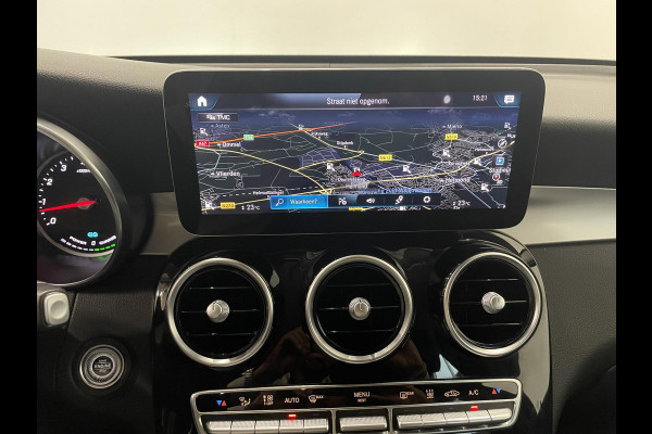Mercedes-Benz GLC 300e 4MATIC 320pk Automaat PHEV Business Solution | Climate Control | Leder | Navigatie | Apple Carplay/Android Auto | Distronic | LED | High Performance | 18" Lichtmetalen Velgen | Privacy Glass | PDC VA + 360 Camera