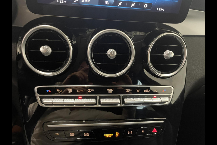 Mercedes-Benz GLC 300e 4MATIC 320pk Automaat PHEV Business Solution | Climate Control | Leder | Navigatie | Apple Carplay/Android Auto | Distronic | LED | High Performance | 18" Lichtmetalen Velgen | Privacy Glass | PDC VA + 360 Camera