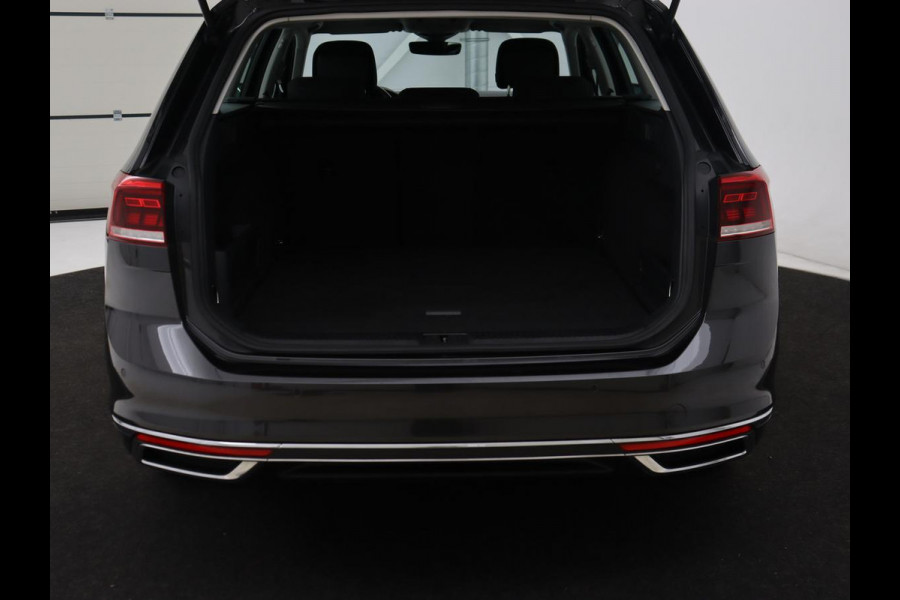 Volkswagen Passat 1.4 TSI PHEV GTE | Stoelverwarming | Adaptive cruise | Carplay | Navigatie | 18'' | Matrix LED | Parkeerhulp | Bluetooth | Plug In