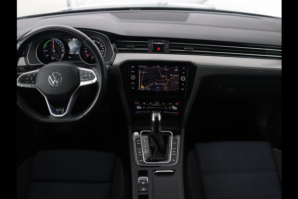 Volkswagen Passat 1.4 TSI PHEV GTE | Stoelverwarming | Adaptive cruise | Carplay | Navigatie | 18'' | Matrix LED | Parkeerhulp | Bluetooth | Plug In