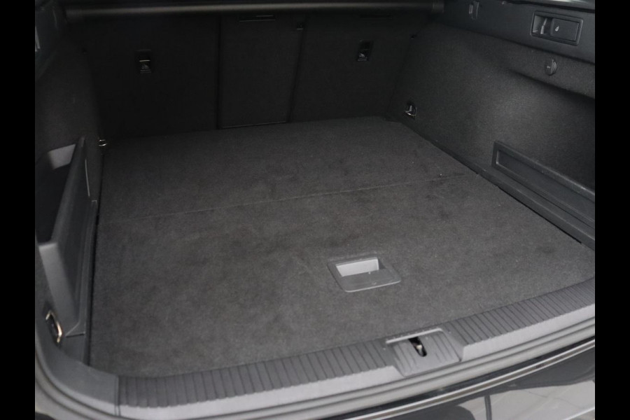 Volkswagen Passat 1.4 TSI PHEV GTE | Stoelverwarming | Adaptive cruise | Carplay | Navigatie | 18'' | Matrix LED | Parkeerhulp | Bluetooth | Plug In