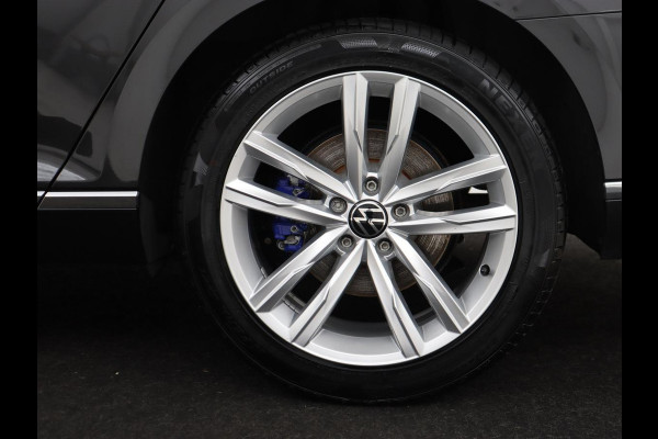 Volkswagen Passat 1.4 TSI PHEV GTE | Stoelverwarming | Adaptive cruise | Carplay | Navigatie | 18'' | Matrix LED | Parkeerhulp | Bluetooth | Plug In