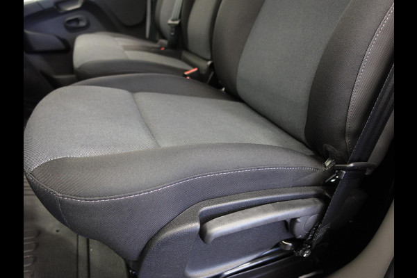 Renault Master T33 2.3 dCi 135 L2H2 BPM VRIJ! Airco Cruise control Parkeersensoren Navigatie Trekhaak