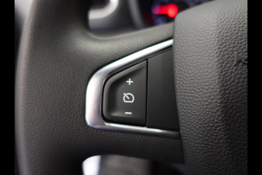 Renault Master T33 2.3 dCi 135 L2H2 BPM VRIJ! Airco Cruise control Parkeersensoren Navigatie Trekhaak