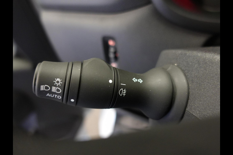 Renault Master T33 2.3 dCi 135 L2H2 BPM VRIJ! Airco Cruise control Parkeersensoren Navigatie Trekhaak