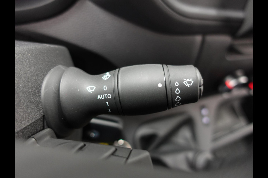 Renault Master T33 2.3 dCi 135 L2H2 BPM VRIJ! Airco Cruise control Parkeersensoren Navigatie Trekhaak
