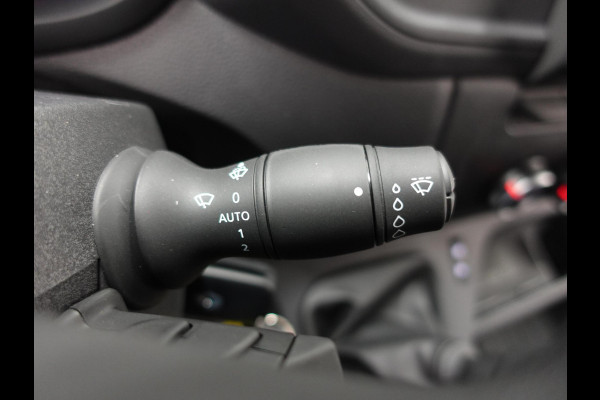 Renault Master T33 2.3 dCi 135 L2H2 BPM VRIJ! Airco Cruise control Parkeersensoren Navigatie Trekhaak