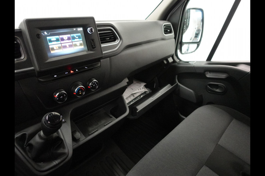 Renault Master T33 2.3 dCi 135 L2H2 BPM VRIJ! Airco Cruise control Parkeersensoren Navigatie Trekhaak