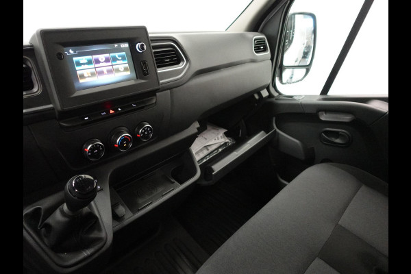 Renault Master T33 2.3 dCi 135 L2H2 BPM VRIJ! Airco Cruise control Parkeersensoren Navigatie Trekhaak