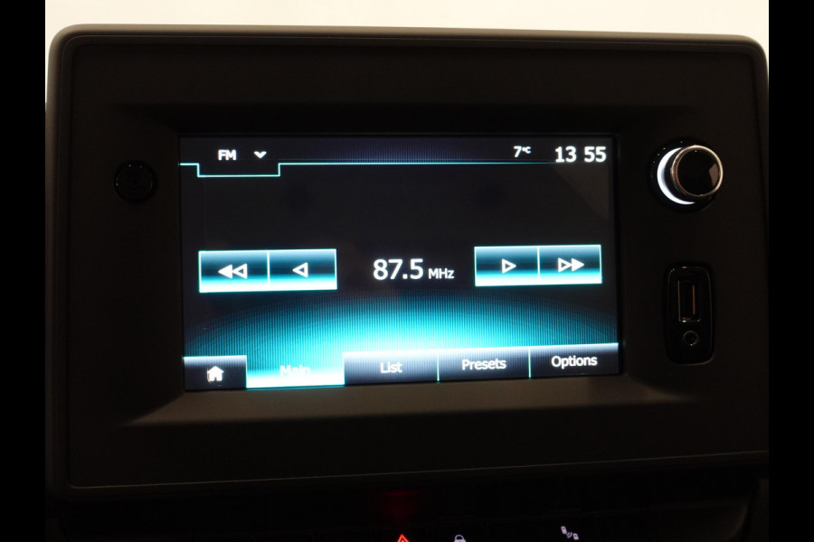 Renault Master T33 2.3 dCi 135 L2H2 BPM VRIJ! Airco Cruise control Parkeersensoren Navigatie Trekhaak