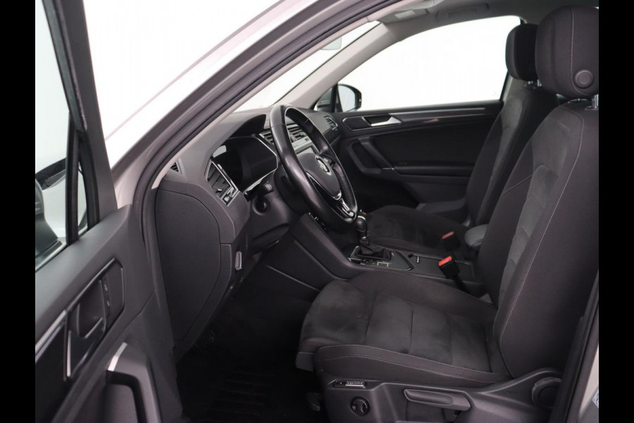 Volkswagen Tiguan 1.4 TSI R Line | 1e eigenaar | Panoramadak | Trekhaak | Stoelverwarming | Keyless | 19'' | Massage | Adaptive cruise | Navigatie | Full LED | Virtual Cockpit | Parkeerhulp | Climate control
