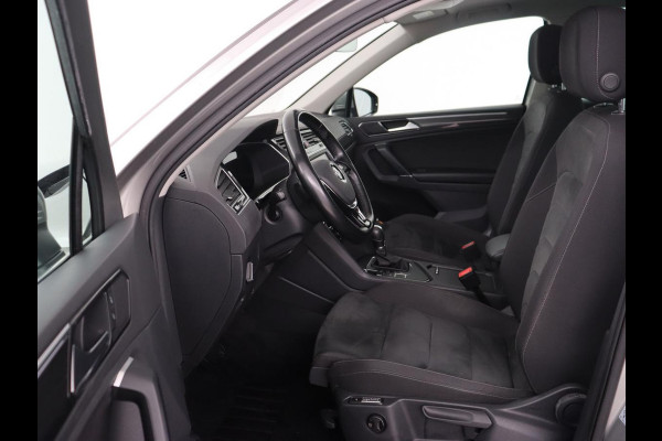 Volkswagen Tiguan 1.4 TSI R Line | 1e eigenaar | Panoramadak | Trekhaak | Stoelverwarming | Keyless | 19'' | Massage | Adaptive cruise | Navigatie | Full LED | Virtual Cockpit | Parkeerhulp | Climate control