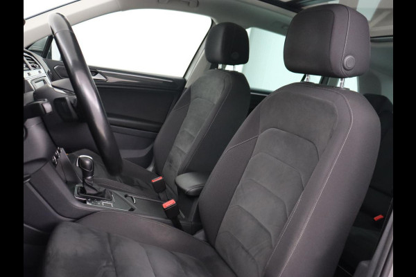 Volkswagen Tiguan 1.4 TSI R Line | 1e eigenaar | Panoramadak | Trekhaak | Stoelverwarming | Keyless | 19'' | Massage | Adaptive cruise | Navigatie | Full LED | Virtual Cockpit | Parkeerhulp | Climate control