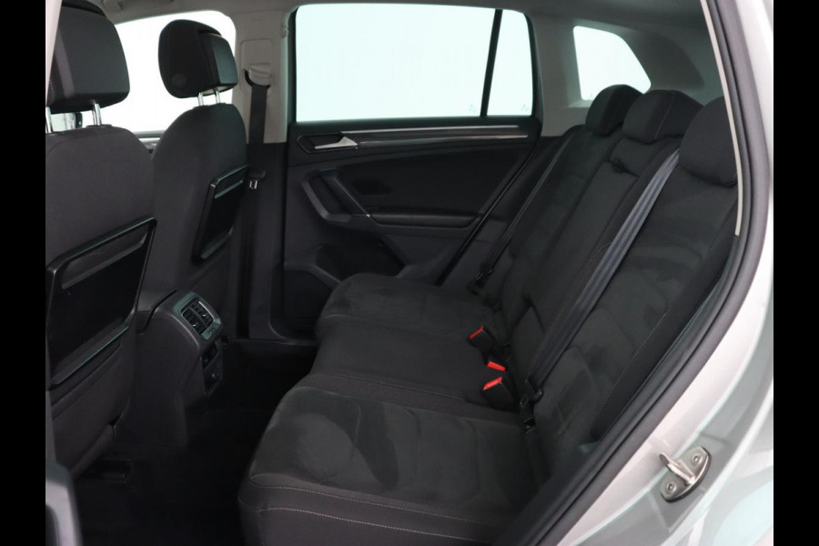 Volkswagen Tiguan 1.4 TSI R Line | 1e eigenaar | Panoramadak | Trekhaak | Stoelverwarming | Keyless | 19'' | Massage | Adaptive cruise | Navigatie | Full LED | Virtual Cockpit | Parkeerhulp | Climate control